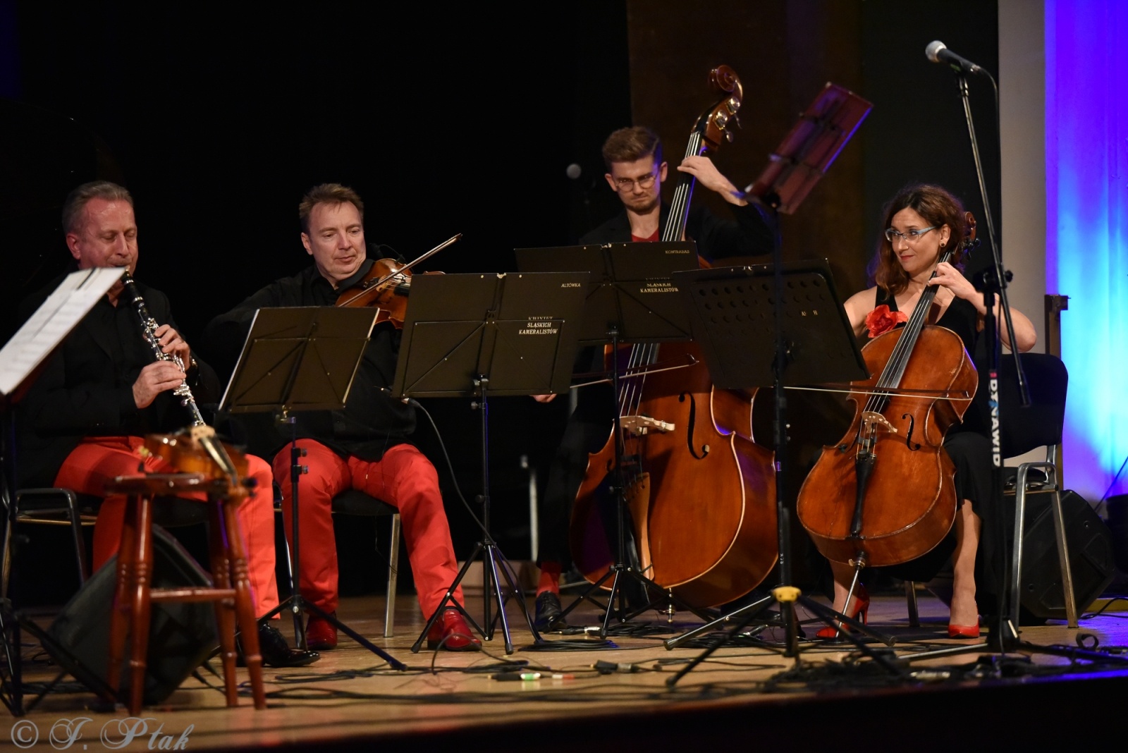 Zdjęcie w galerii na portalu naszraciborz.pl: Koncert muzyki filmowej z Maciejem Zakościelnym. Raciborscy działacze uhonorowani wiadomości z regionu