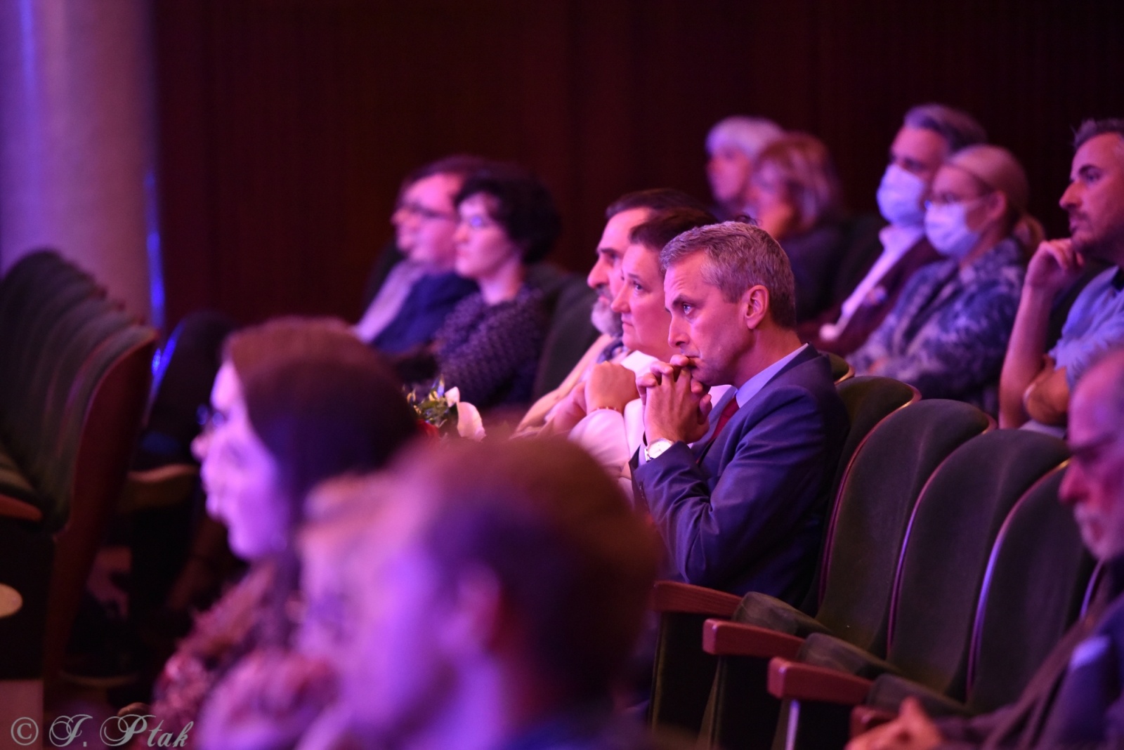 Zdjęcie w galerii na portalu naszraciborz.pl: Koncert muzyki filmowej z Maciejem Zakościelnym. Raciborscy działacze uhonorowani wiadomości z regionu