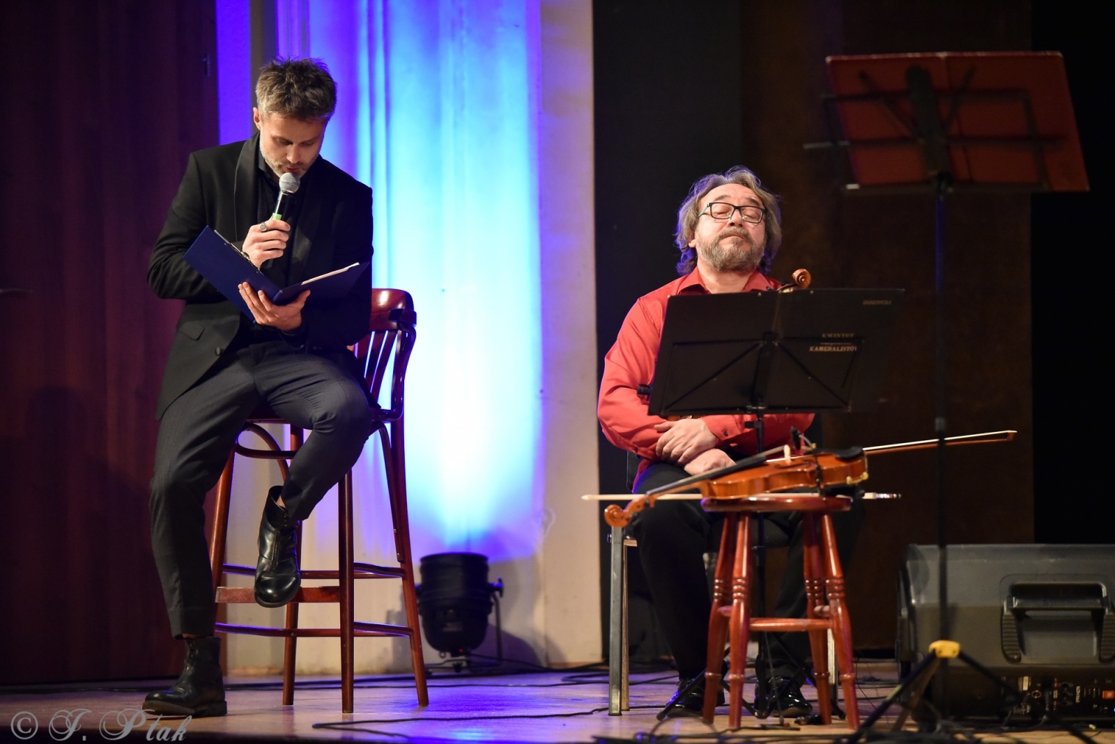 Zdjęcie w galerii na portalu naszraciborz.pl: Koncert muzyki filmowej z Maciejem Zakościelnym. Raciborscy działacze uhonorowani wiadomości z regionu