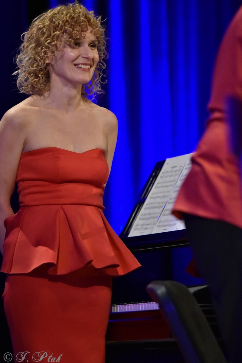 Zdjęcie w galerii na portalu naszraciborz.pl: Koncert muzyki filmowej z Maciejem Zakościelnym. Raciborscy działacze uhonorowani wiadomości z regionu