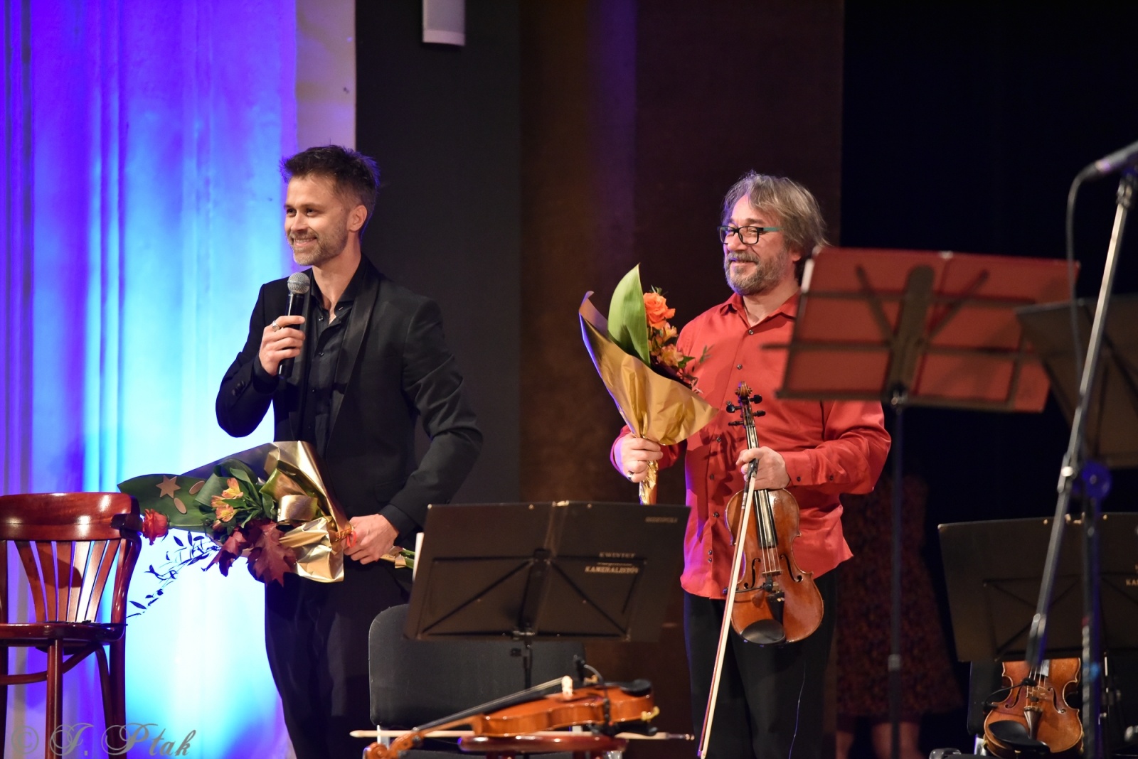 Zdjęcie w galerii na portalu naszraciborz.pl: Koncert muzyki filmowej z Maciejem Zakościelnym. Raciborscy działacze uhonorowani wiadomości z regionu