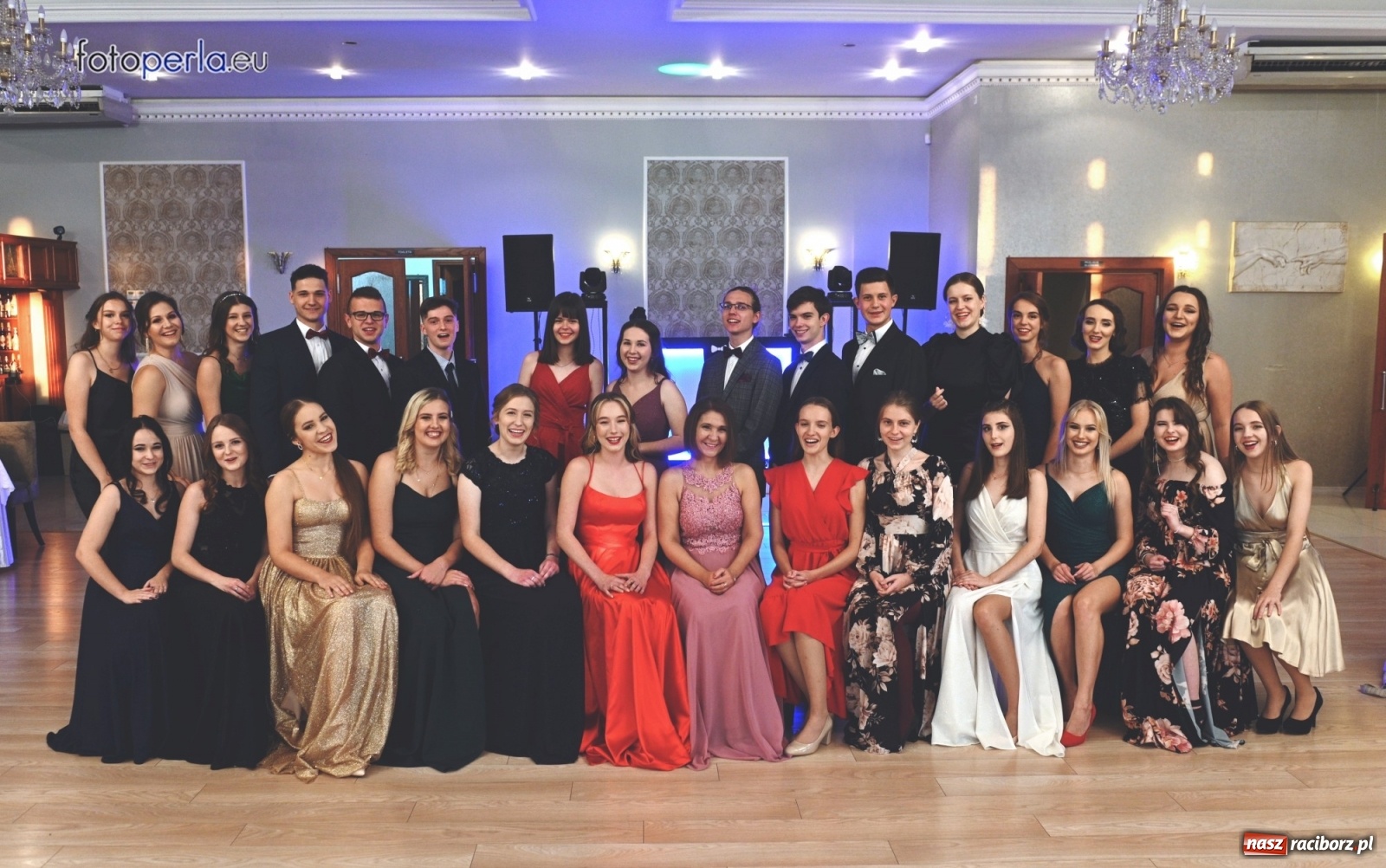 Zdjęcie w galerii na portalu naszraciborz.pl: Bale maturalne czas zacząć! I LO i Liceum Sztuk Plastycznych bawią się w Bieńkowicach wiadomości z regionu