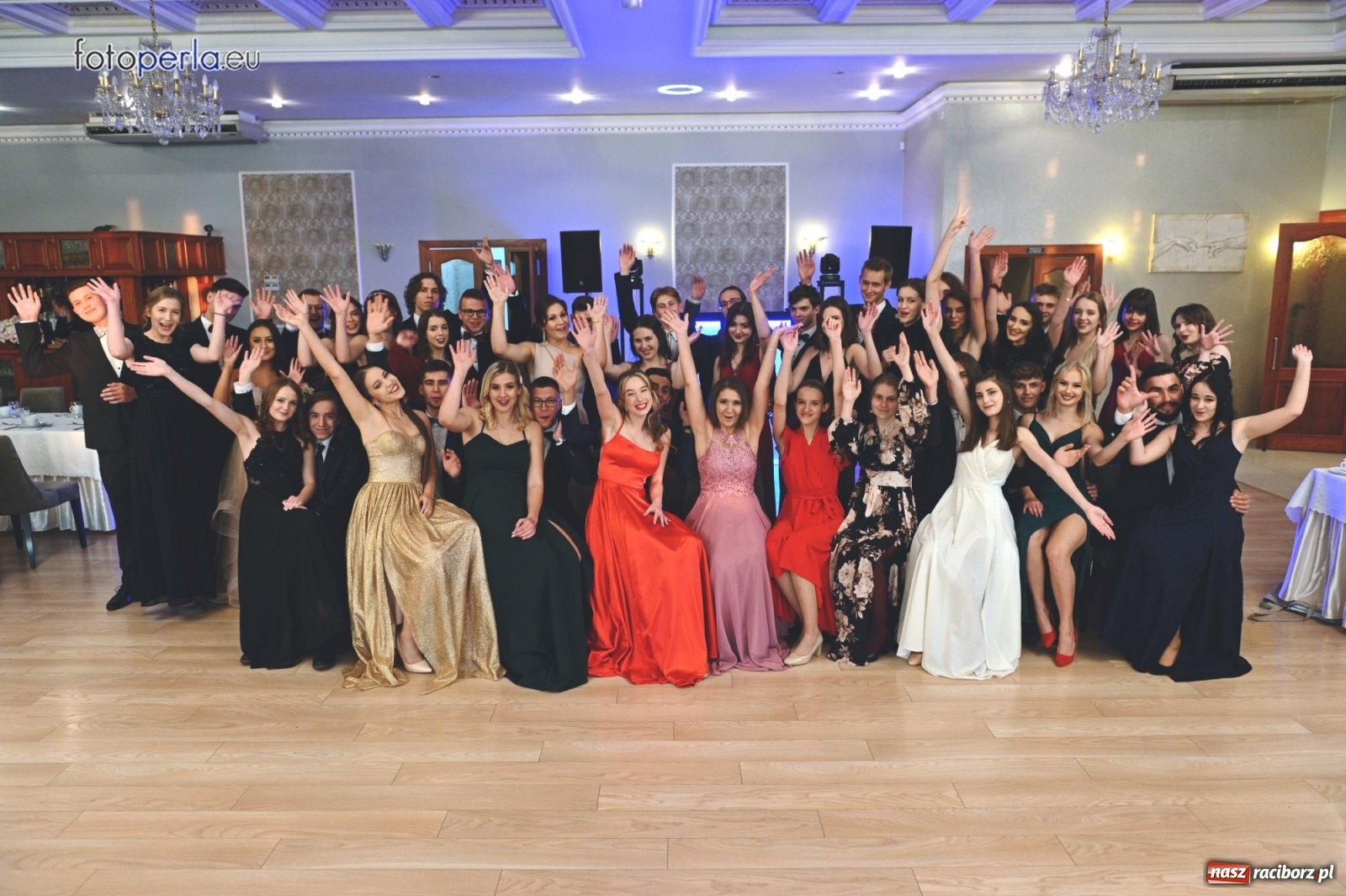 Zdjęcie w galerii na portalu naszraciborz.pl: Bale maturalne czas zacząć! I LO i Liceum Sztuk Plastycznych bawią się w Bieńkowicach wiadomości z regionu