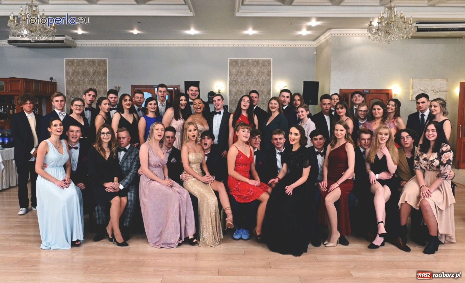 Zdjęcie w galerii na portalu naszraciborz.pl: Bale maturalne czas zacząć! I LO i Liceum Sztuk Plastycznych bawią się w Bieńkowicach wiadomości z regionu