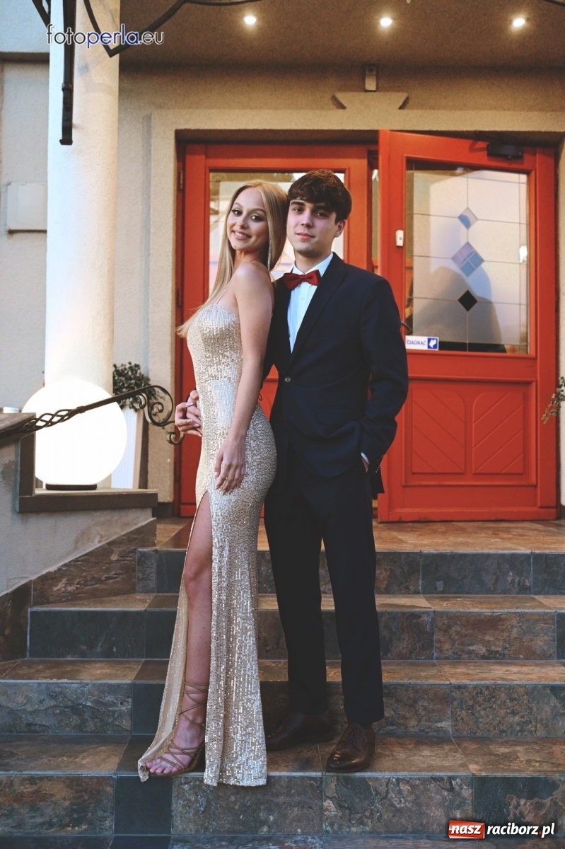 Zdjęcie w galerii na portalu naszraciborz.pl: Bale maturalne czas zacząć! I LO i Liceum Sztuk Plastycznych bawią się w Bieńkowicach wiadomości z regionu