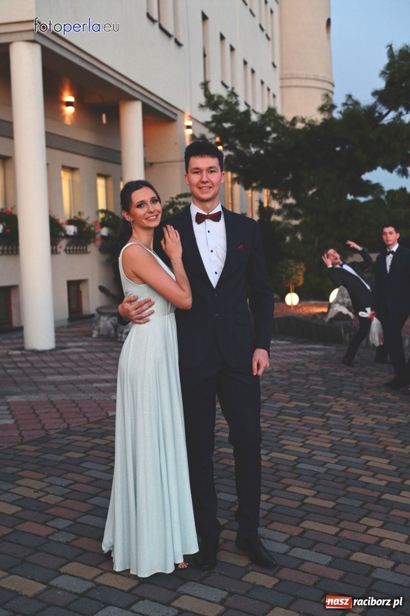 Zdjęcie w galerii na portalu naszraciborz.pl: Bale maturalne czas zacząć! I LO i Liceum Sztuk Plastycznych bawią się w Bieńkowicach wiadomości z regionu