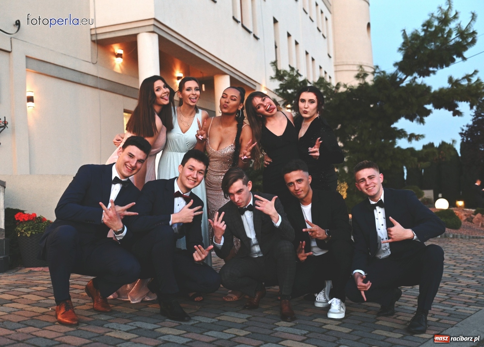 Zdjęcie w galerii na portalu naszraciborz.pl: Bale maturalne czas zacząć! I LO i Liceum Sztuk Plastycznych bawią się w Bieńkowicach wiadomości z regionu