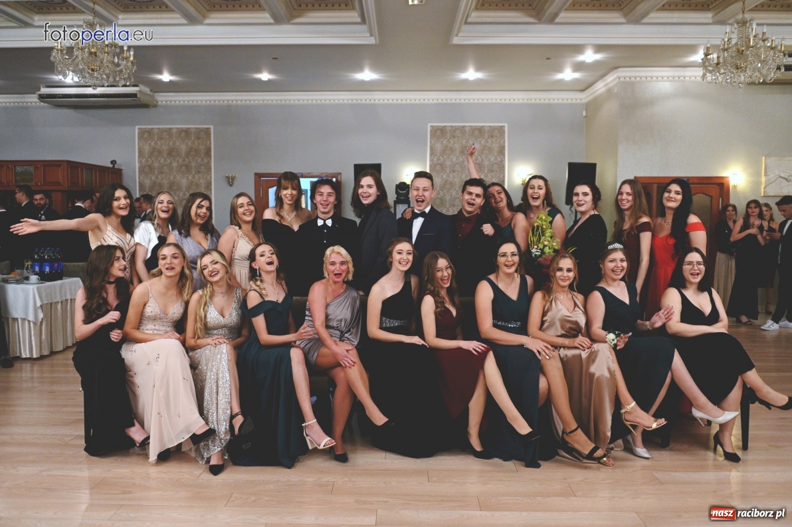 Zdjęcie w galerii na portalu naszraciborz.pl: Bale maturalne czas zacząć! I LO i Liceum Sztuk Plastycznych bawią się w Bieńkowicach wiadomości z regionu