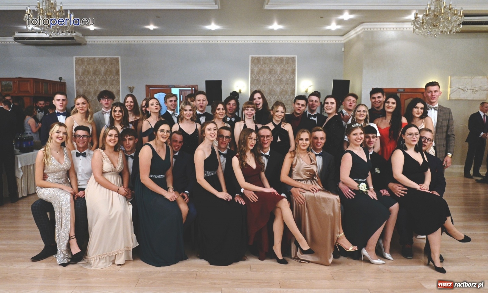 Zdjęcie w galerii na portalu naszraciborz.pl: Bale maturalne czas zacząć! I LO i Liceum Sztuk Plastycznych bawią się w Bieńkowicach wiadomości z regionu