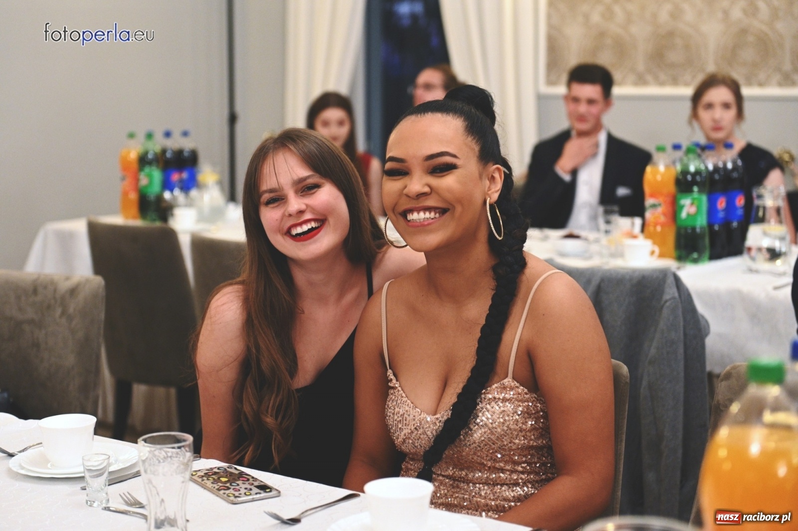 Zdjęcie w galerii na portalu naszraciborz.pl: Bale maturalne czas zacząć! I LO i Liceum Sztuk Plastycznych bawią się w Bieńkowicach wiadomości z regionu