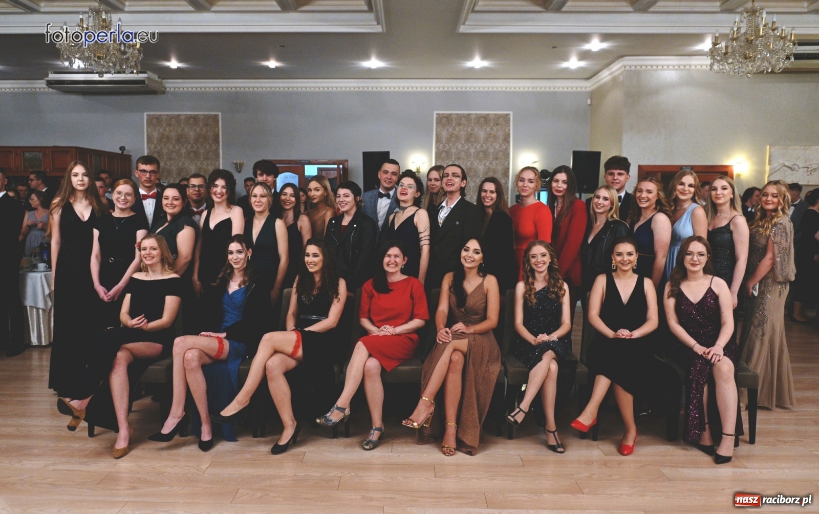 Zdjęcie w galerii na portalu naszraciborz.pl: Bale maturalne czas zacząć! I LO i Liceum Sztuk Plastycznych bawią się w Bieńkowicach wiadomości z regionu