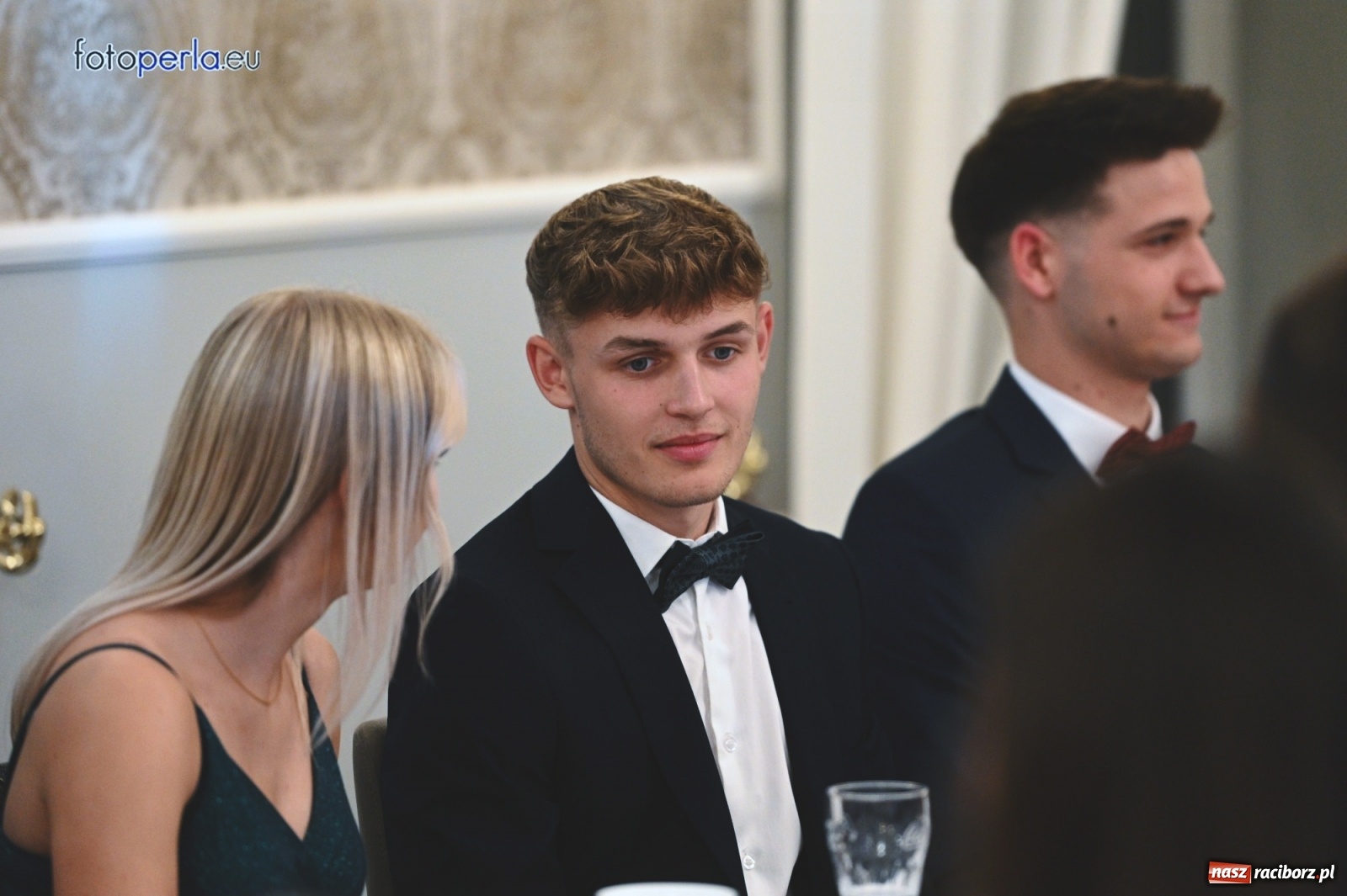 Zdjęcie w galerii na portalu naszraciborz.pl: Bale maturalne czas zacząć! I LO i Liceum Sztuk Plastycznych bawią się w Bieńkowicach wiadomości z regionu