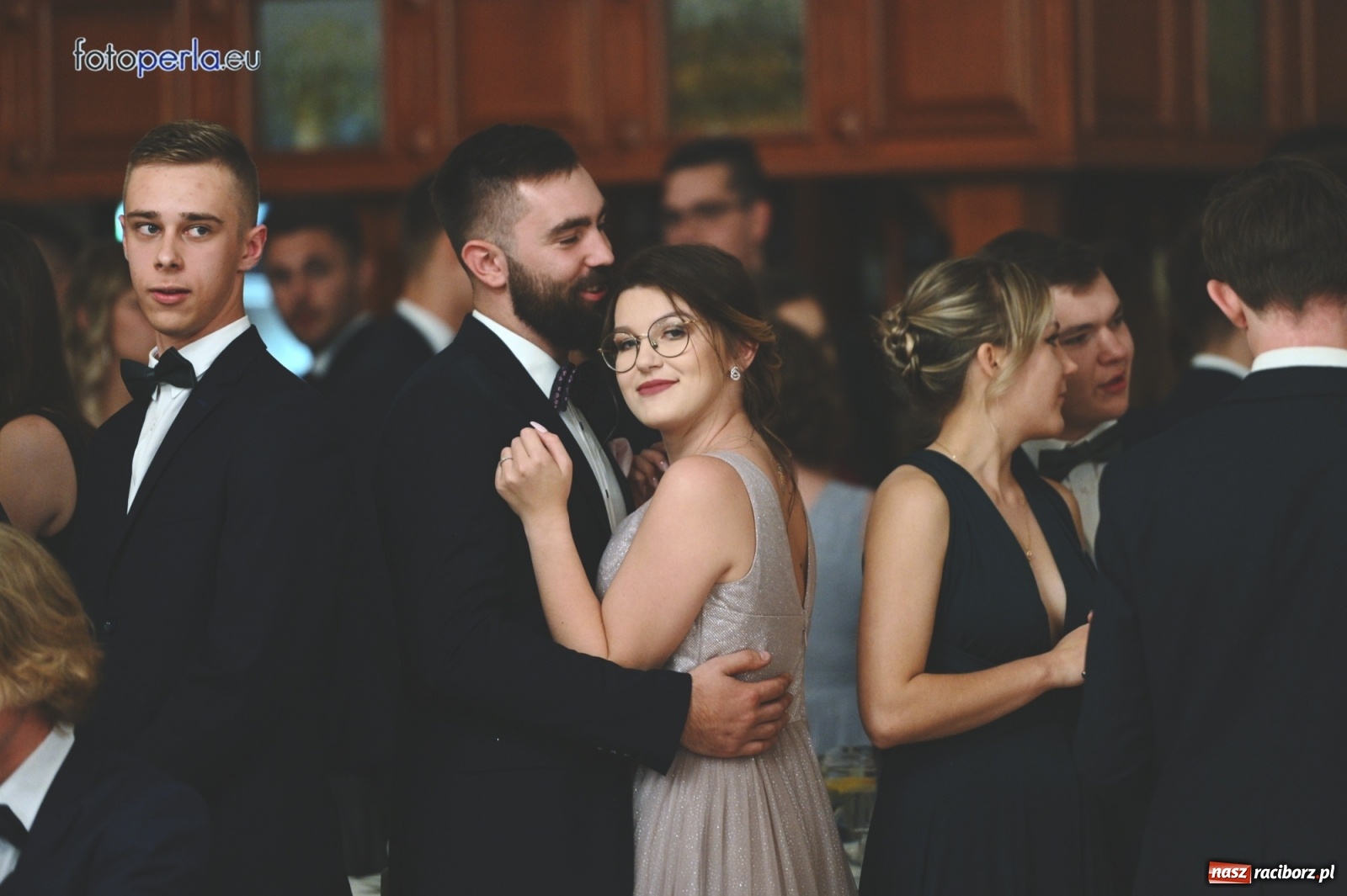 Zdjęcie w galerii na portalu naszraciborz.pl: Bale maturalne czas zacząć! I LO i Liceum Sztuk Plastycznych bawią się w Bieńkowicach wiadomości z regionu