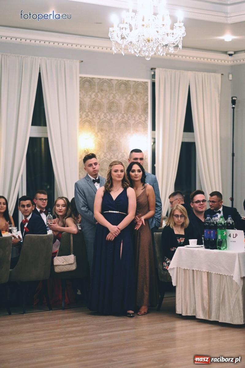 Zdjęcie w galerii na portalu naszraciborz.pl: Bale maturalne czas zacząć! I LO i Liceum Sztuk Plastycznych bawią się w Bieńkowicach wiadomości z regionu