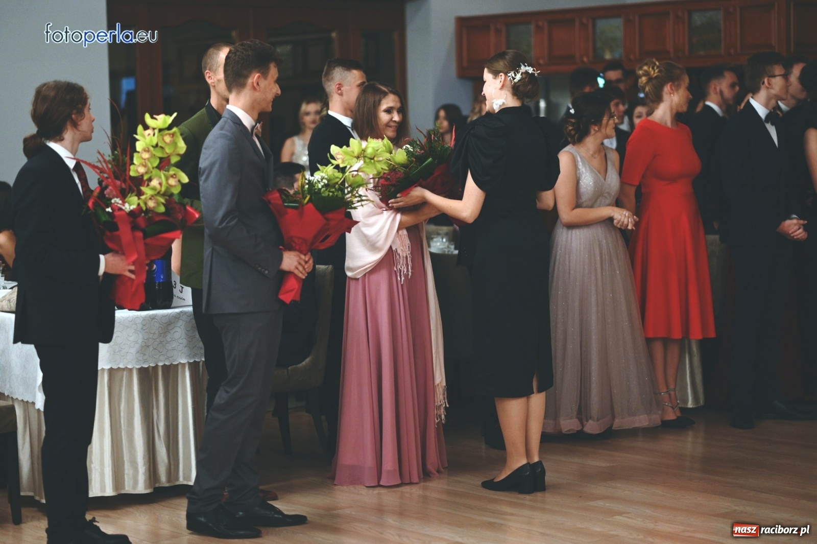 Zdjęcie w galerii na portalu naszraciborz.pl: Bale maturalne czas zacząć! I LO i Liceum Sztuk Plastycznych bawią się w Bieńkowicach wiadomości z regionu