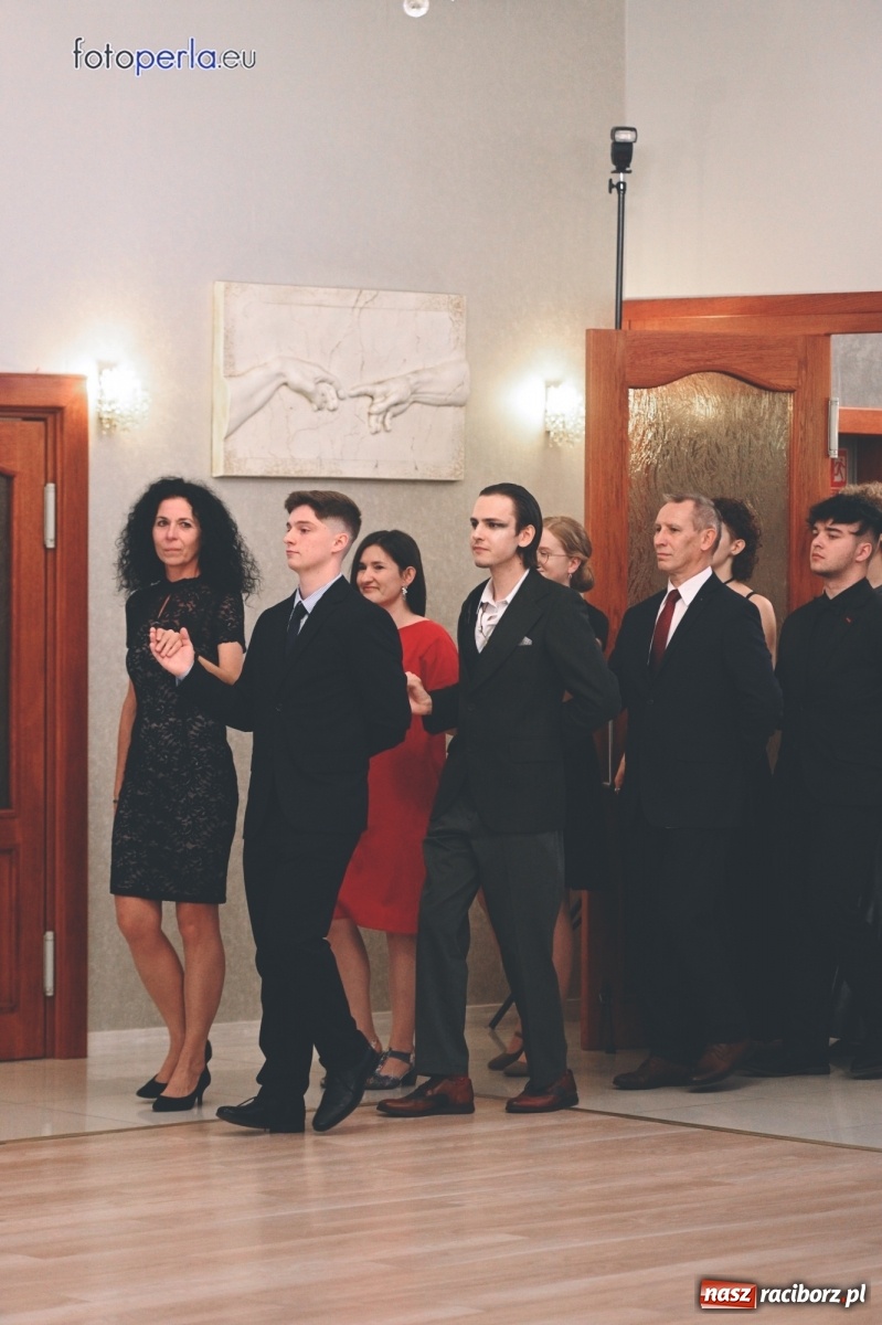 Zdjęcie w galerii na portalu naszraciborz.pl: Bale maturalne czas zacząć! I LO i Liceum Sztuk Plastycznych bawią się w Bieńkowicach wiadomości z regionu