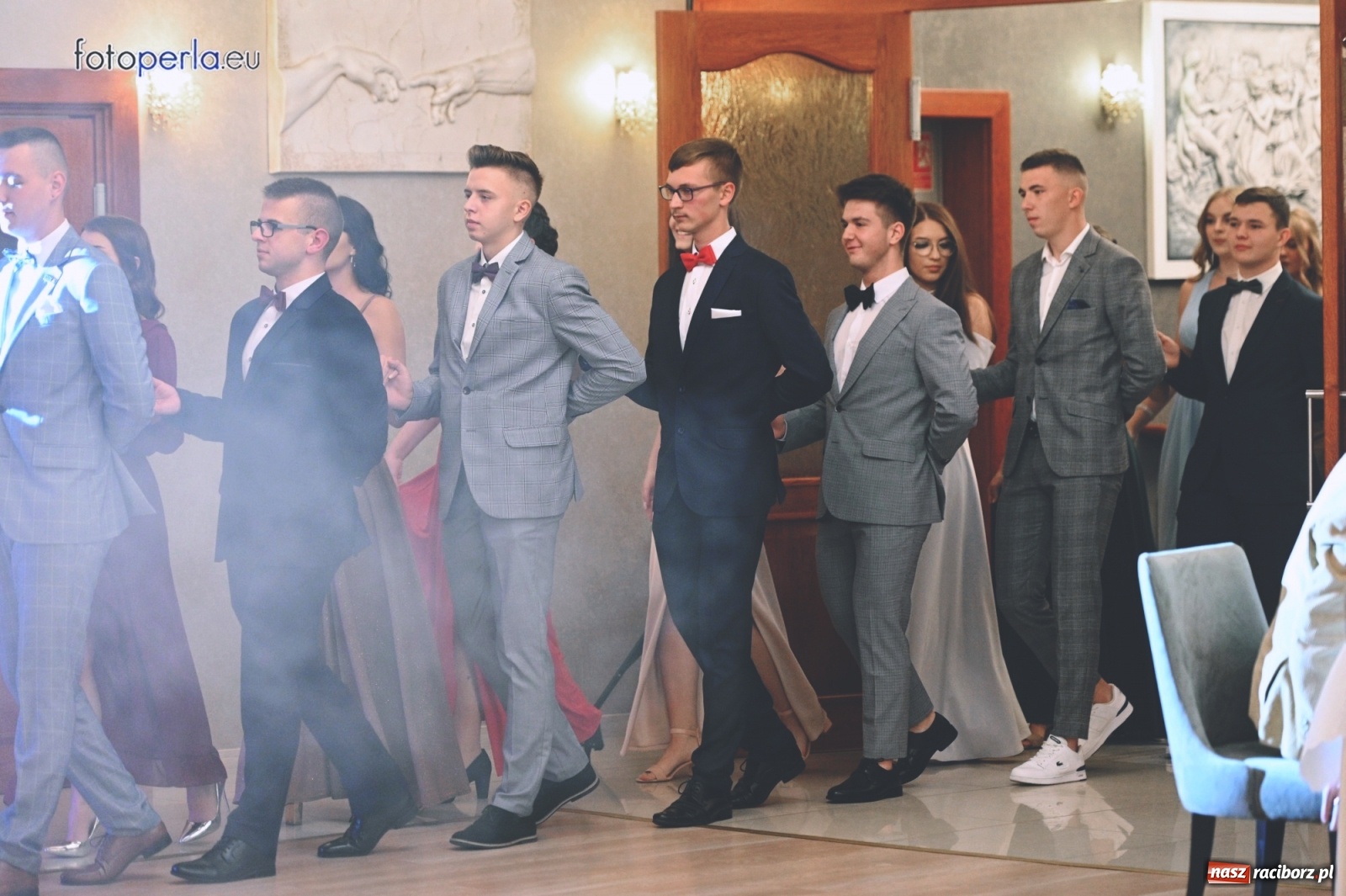 Zdjęcie w galerii na portalu naszraciborz.pl: Bale maturalne czas zacząć! I LO i Liceum Sztuk Plastycznych bawią się w Bieńkowicach wiadomości z regionu