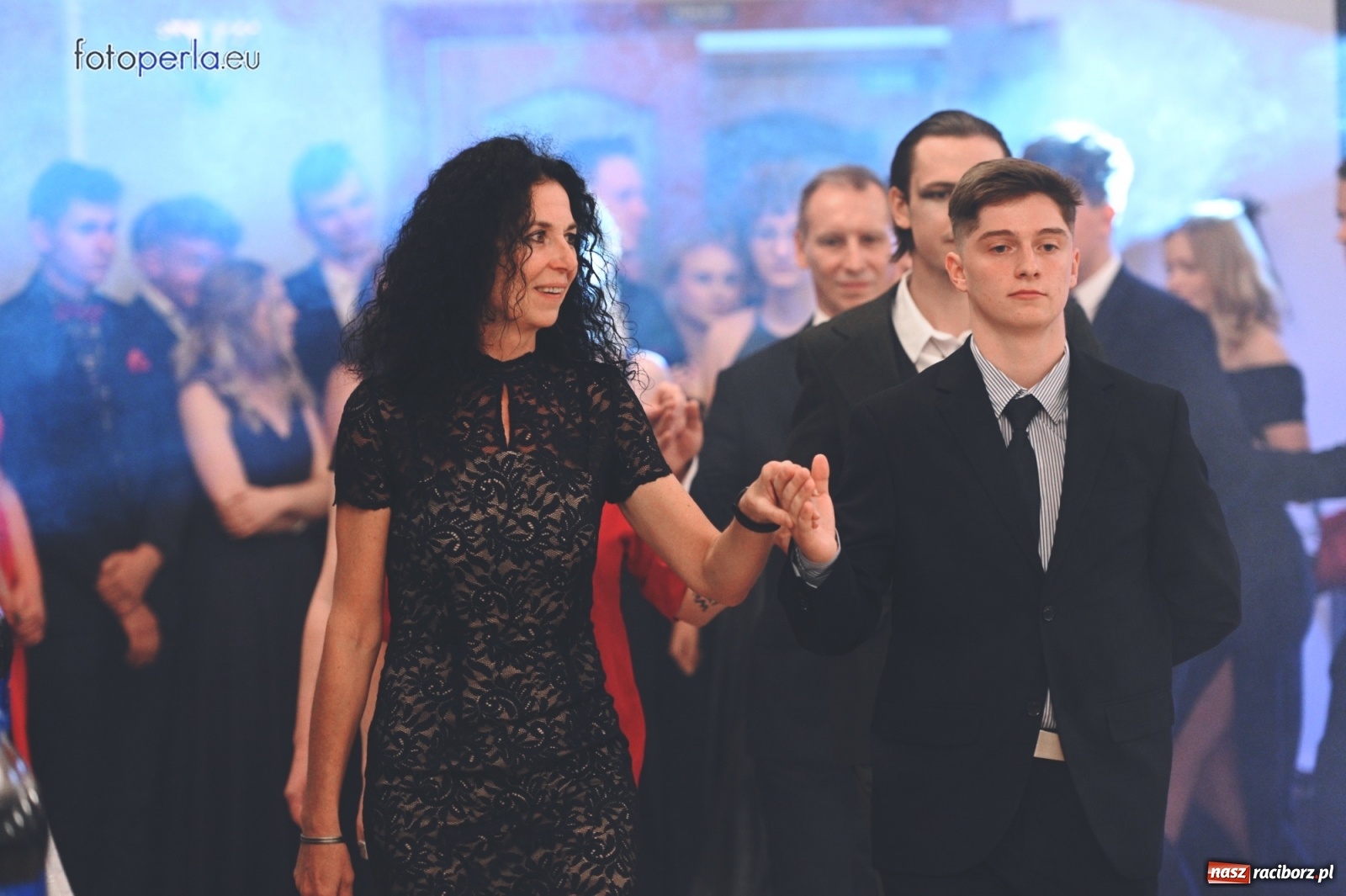 Zdjęcie w galerii na portalu naszraciborz.pl: Bale maturalne czas zacząć! I LO i Liceum Sztuk Plastycznych bawią się w Bieńkowicach wiadomości z regionu