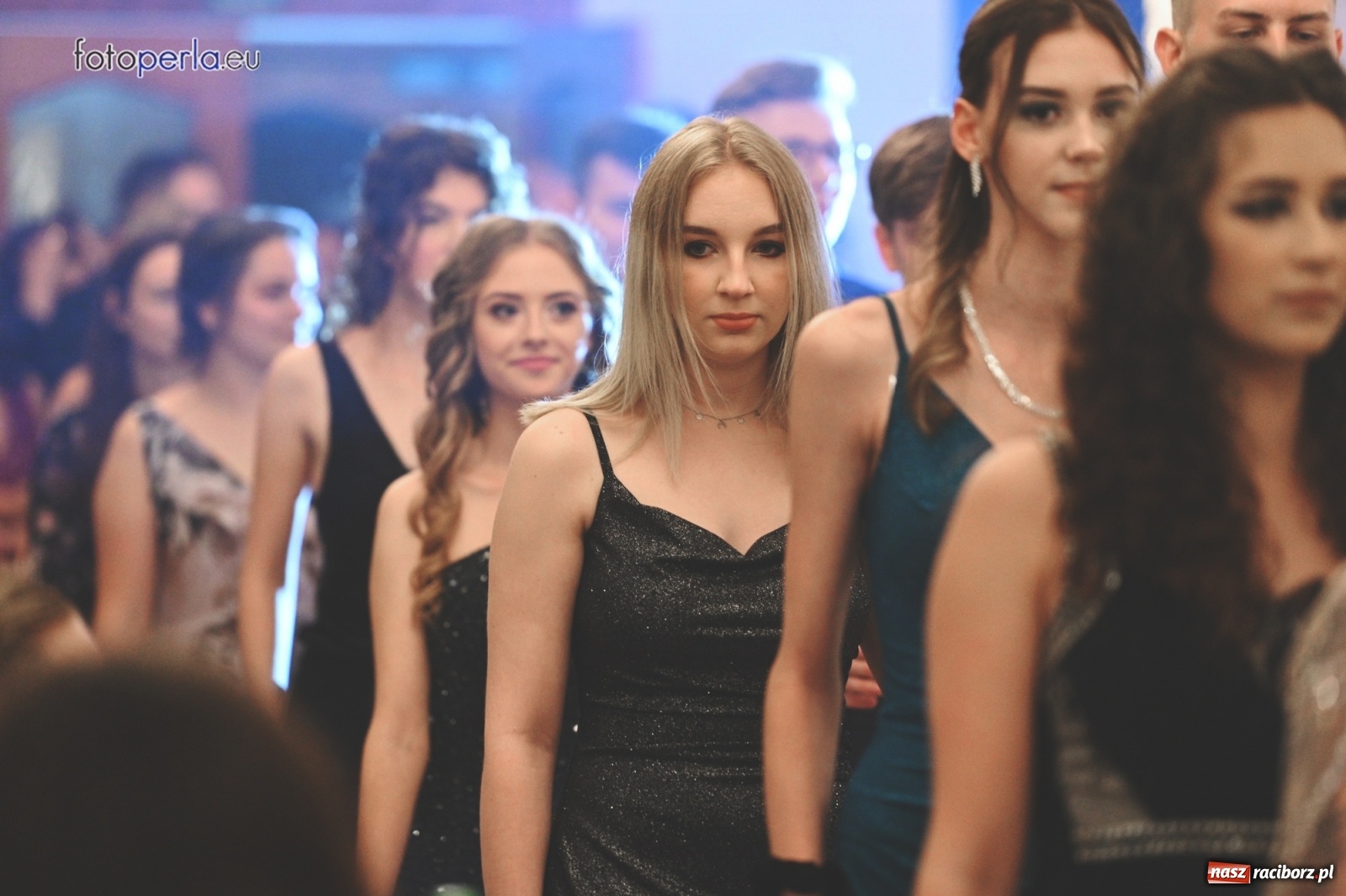 Zdjęcie w galerii na portalu naszraciborz.pl: Bale maturalne czas zacząć! I LO i Liceum Sztuk Plastycznych bawią się w Bieńkowicach wiadomości z regionu