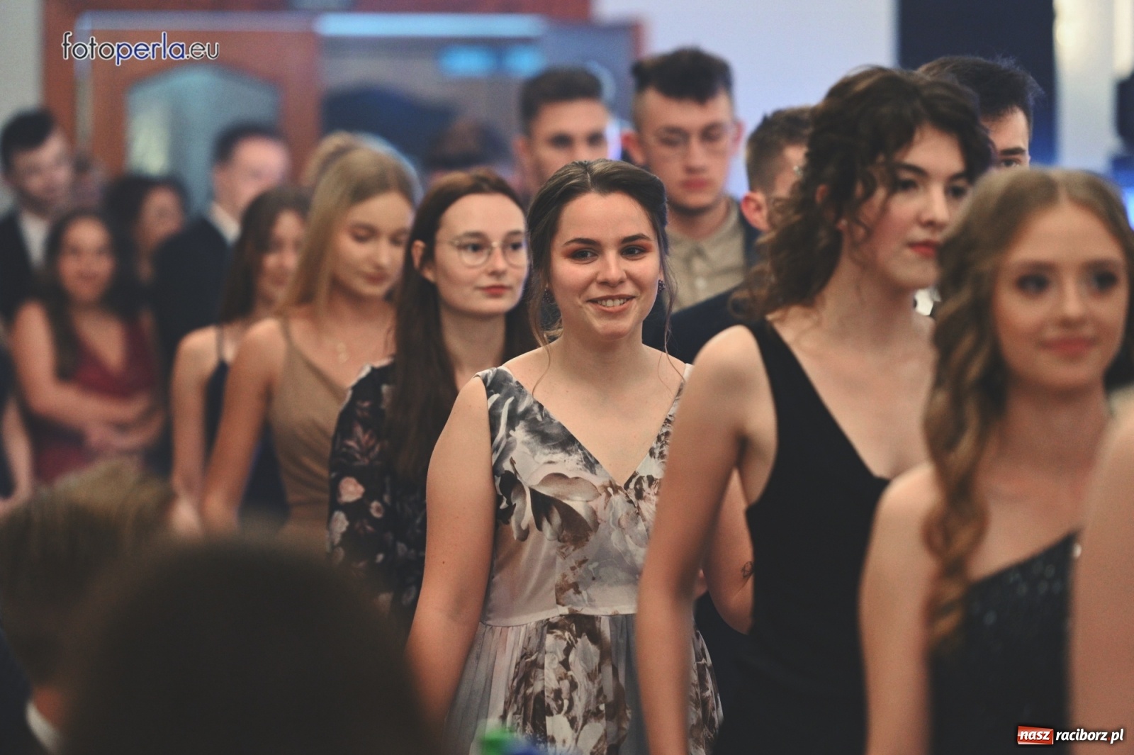 Zdjęcie w galerii na portalu naszraciborz.pl: Bale maturalne czas zacząć! I LO i Liceum Sztuk Plastycznych bawią się w Bieńkowicach wiadomości z regionu