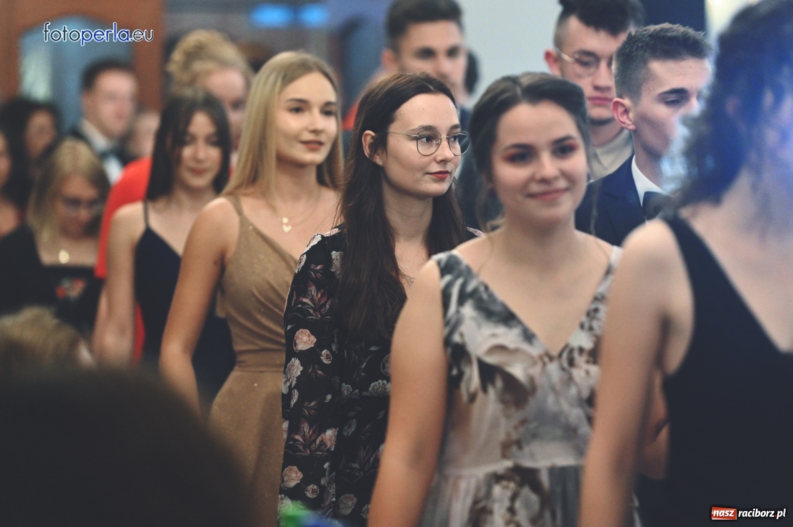 Zdjęcie w galerii na portalu naszraciborz.pl: Bale maturalne czas zacząć! I LO i Liceum Sztuk Plastycznych bawią się w Bieńkowicach wiadomości z regionu