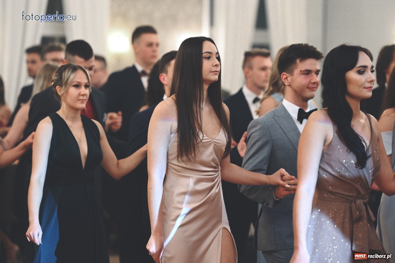 Zdjęcie w galerii na portalu naszraciborz.pl: Bale maturalne czas zacząć! I LO i Liceum Sztuk Plastycznych bawią się w Bieńkowicach wiadomości z regionu