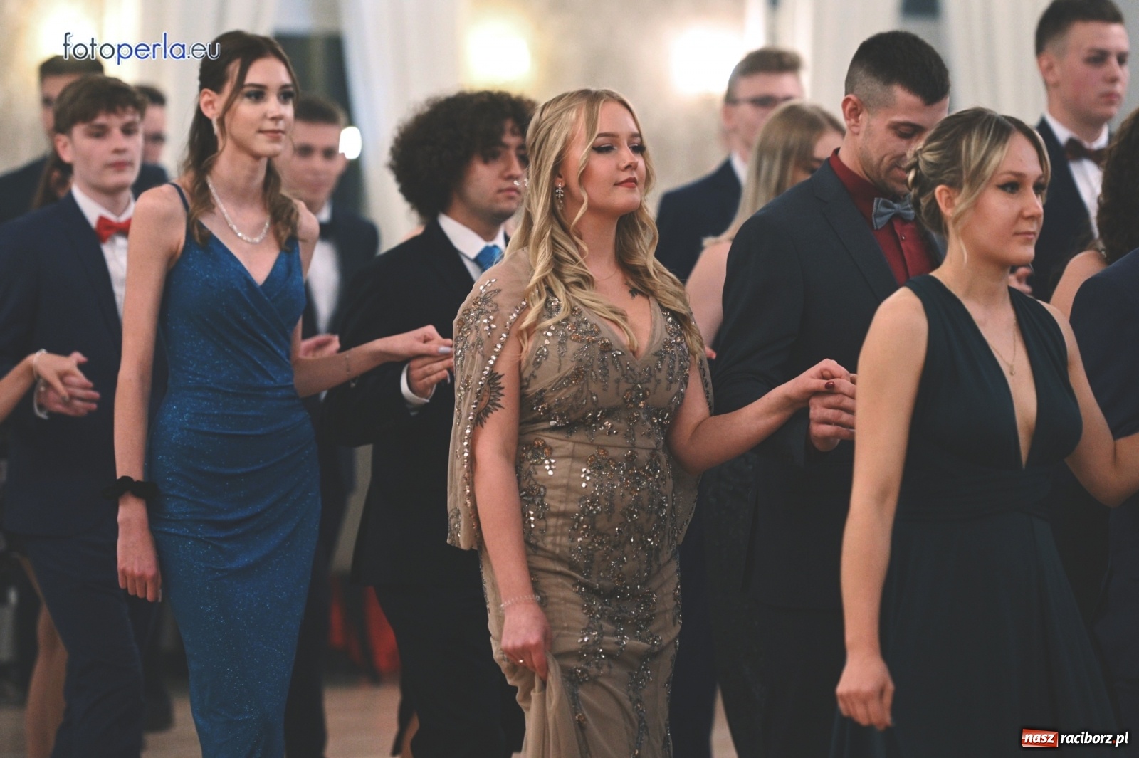 Zdjęcie w galerii na portalu naszraciborz.pl: Bale maturalne czas zacząć! I LO i Liceum Sztuk Plastycznych bawią się w Bieńkowicach wiadomości z regionu