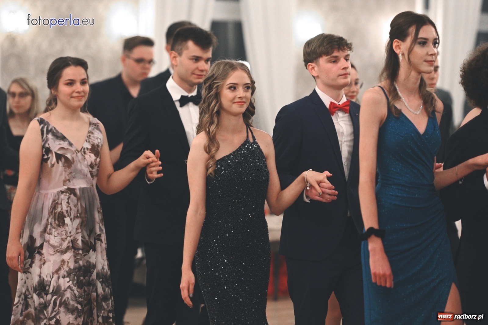 Zdjęcie w galerii na portalu naszraciborz.pl: Bale maturalne czas zacząć! I LO i Liceum Sztuk Plastycznych bawią się w Bieńkowicach wiadomości z regionu