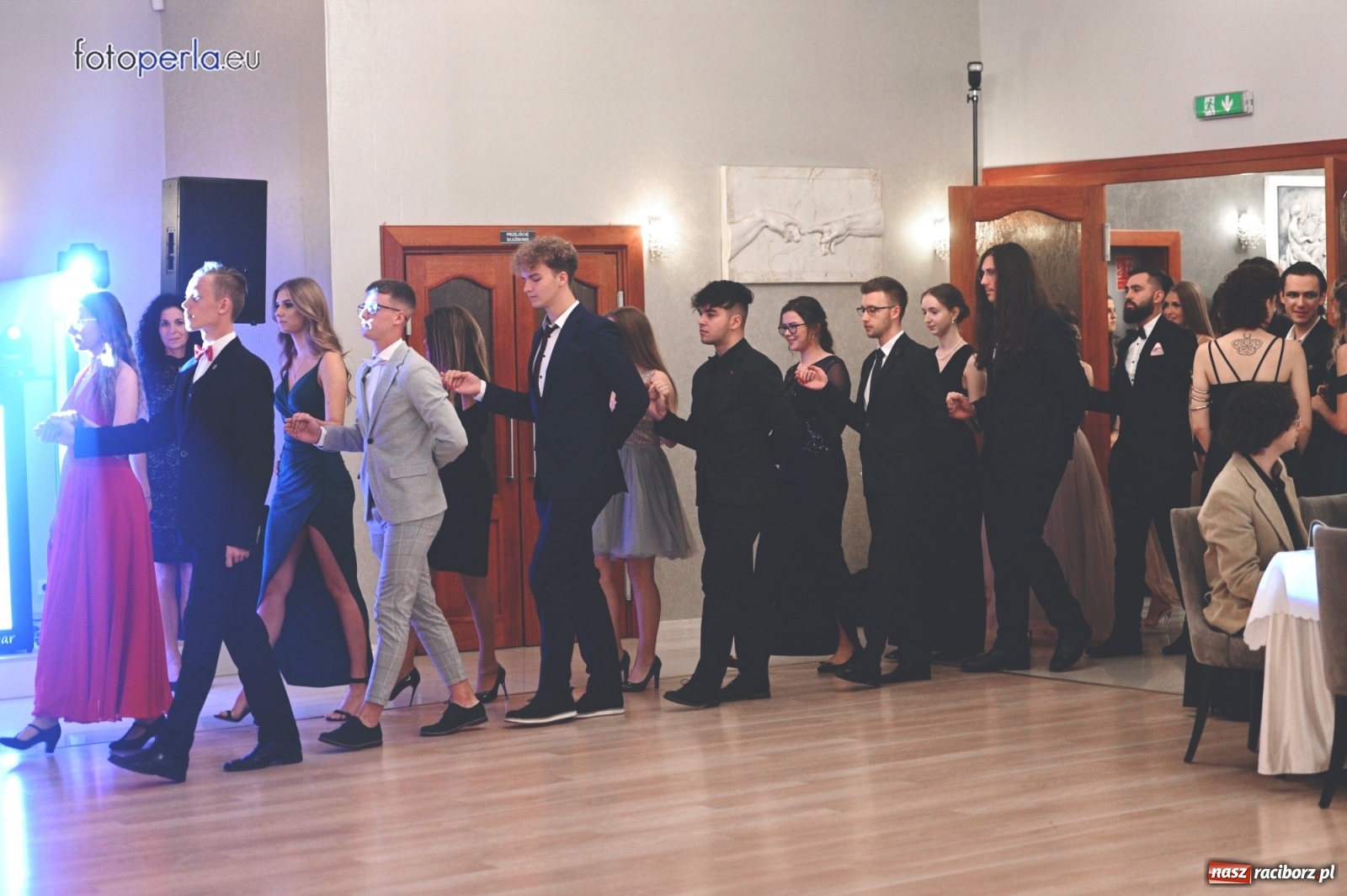 Zdjęcie w galerii na portalu naszraciborz.pl: Bale maturalne czas zacząć! I LO i Liceum Sztuk Plastycznych bawią się w Bieńkowicach wiadomości z regionu