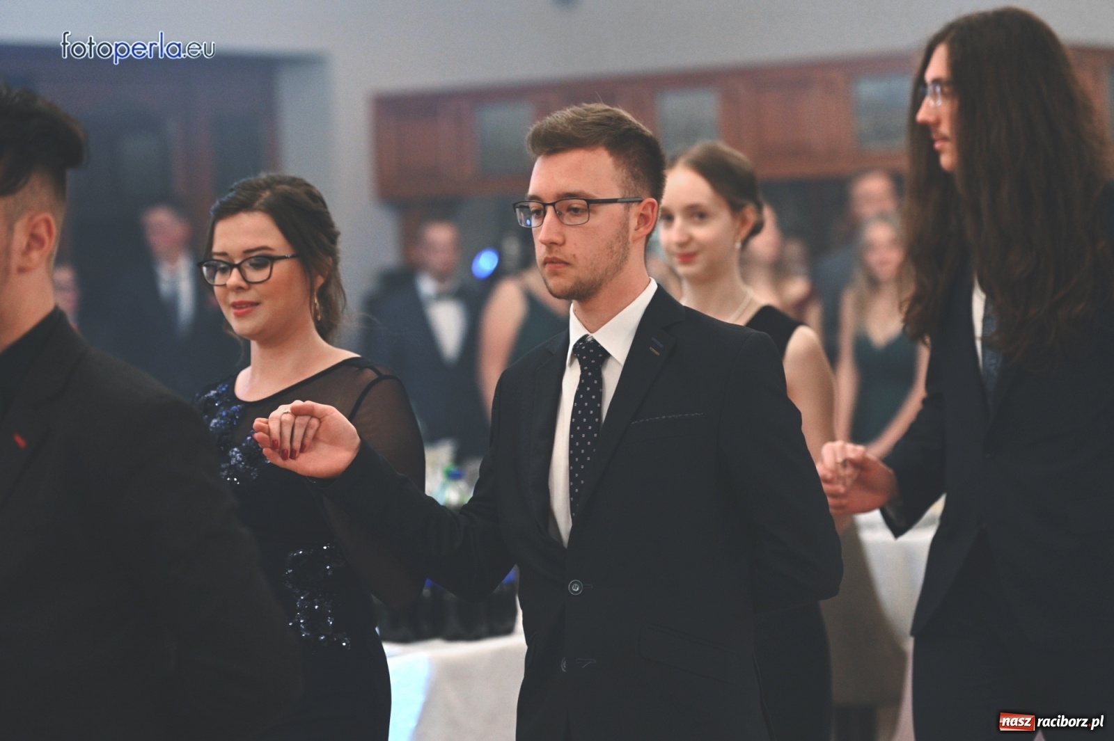 Zdjęcie w galerii na portalu naszraciborz.pl: Bale maturalne czas zacząć! I LO i Liceum Sztuk Plastycznych bawią się w Bieńkowicach wiadomości z regionu