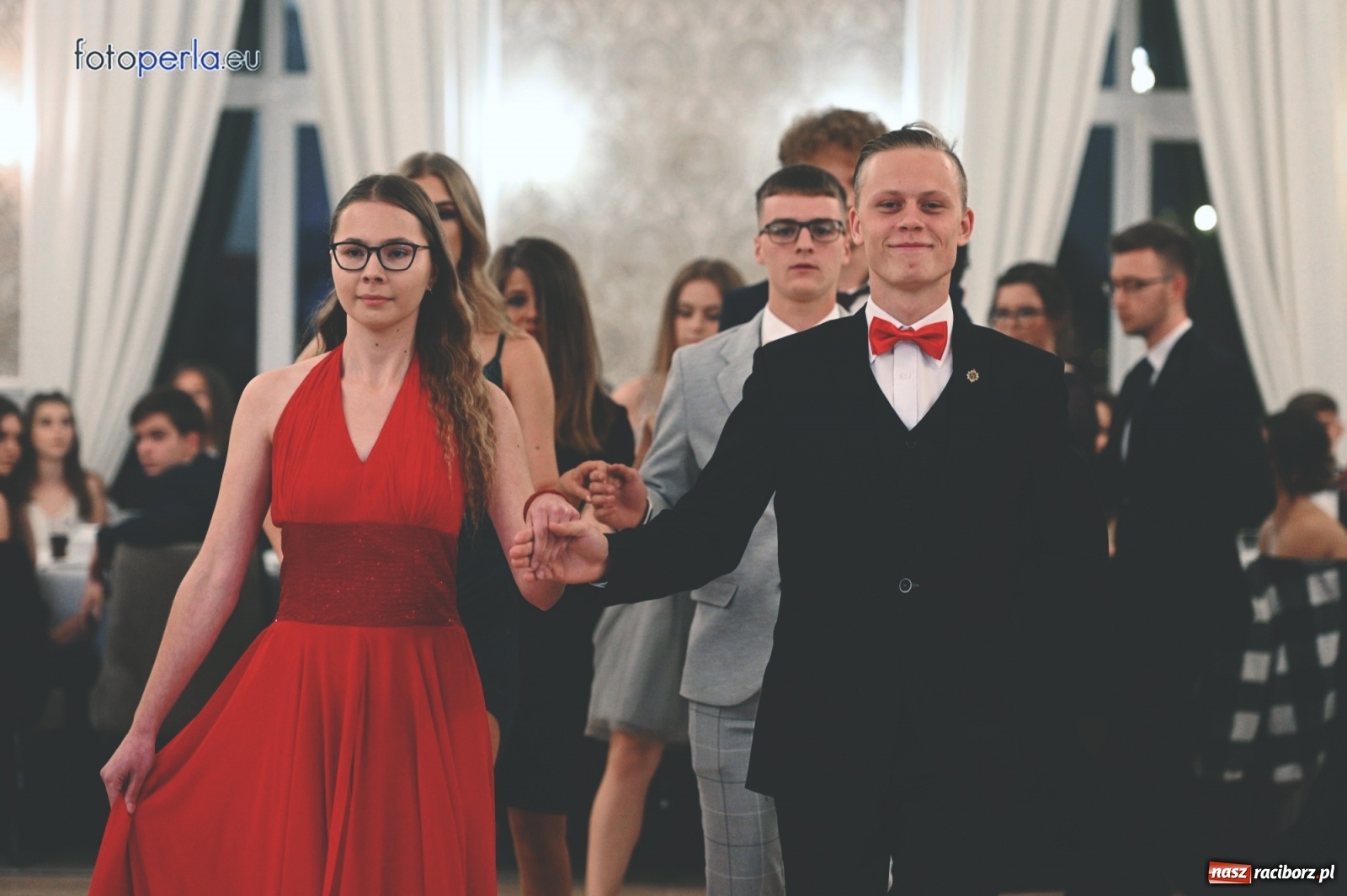 Zdjęcie w galerii na portalu naszraciborz.pl: Bale maturalne czas zacząć! I LO i Liceum Sztuk Plastycznych bawią się w Bieńkowicach wiadomości z regionu