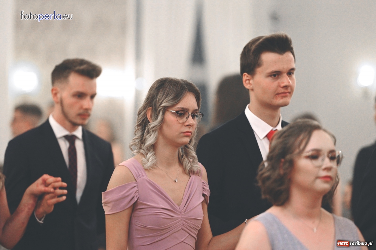 Zdjęcie w galerii na portalu naszraciborz.pl: Bale maturalne czas zacząć! I LO i Liceum Sztuk Plastycznych bawią się w Bieńkowicach wiadomości z regionu