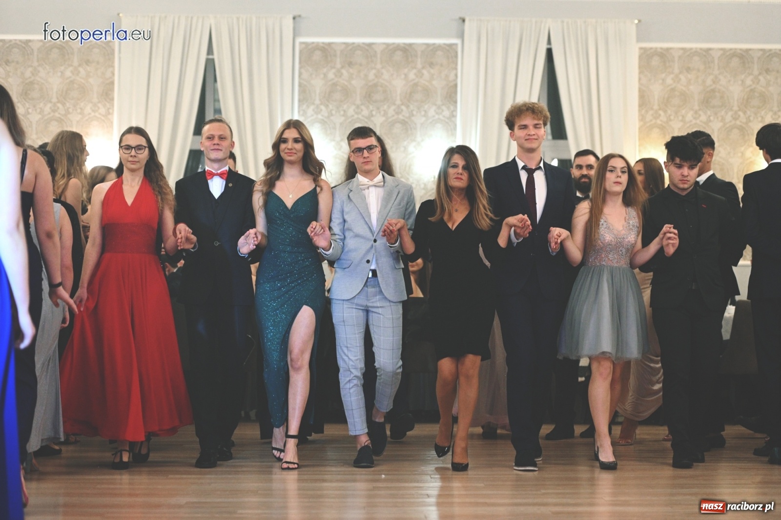 Zdjęcie w galerii na portalu naszraciborz.pl: Bale maturalne czas zacząć! I LO i Liceum Sztuk Plastycznych bawią się w Bieńkowicach wiadomości z regionu