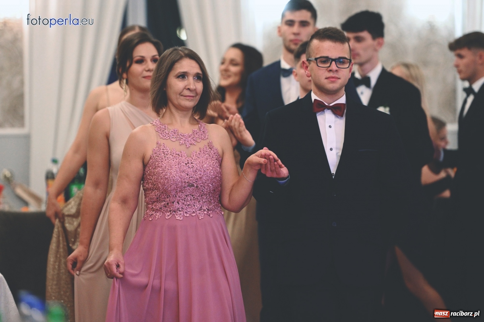 Zdjęcie w galerii na portalu naszraciborz.pl: Bale maturalne czas zacząć! I LO i Liceum Sztuk Plastycznych bawią się w Bieńkowicach wiadomości z regionu