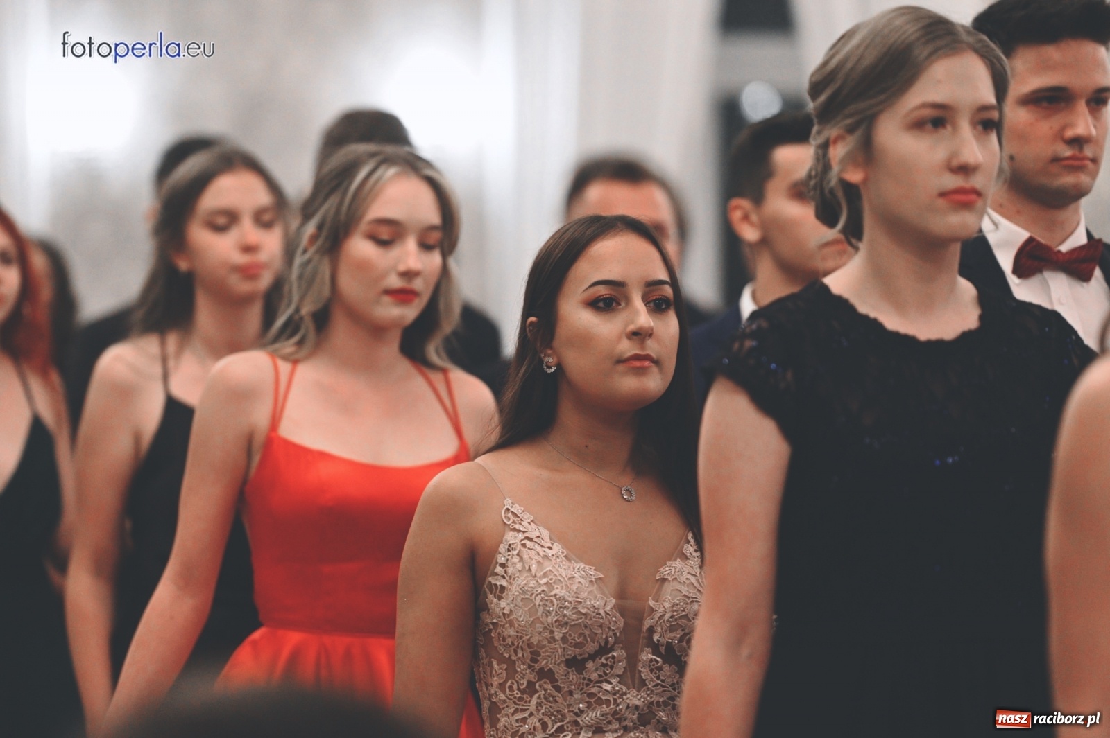 Zdjęcie w galerii na portalu naszraciborz.pl: Bale maturalne czas zacząć! I LO i Liceum Sztuk Plastycznych bawią się w Bieńkowicach wiadomości z regionu