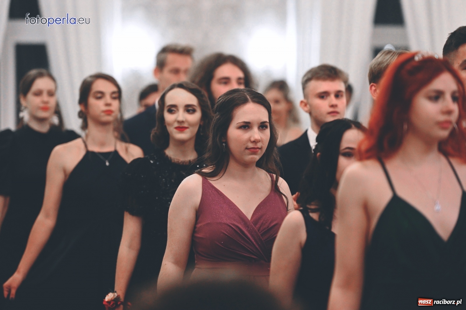 Zdjęcie w galerii na portalu naszraciborz.pl: Bale maturalne czas zacząć! I LO i Liceum Sztuk Plastycznych bawią się w Bieńkowicach wiadomości z regionu