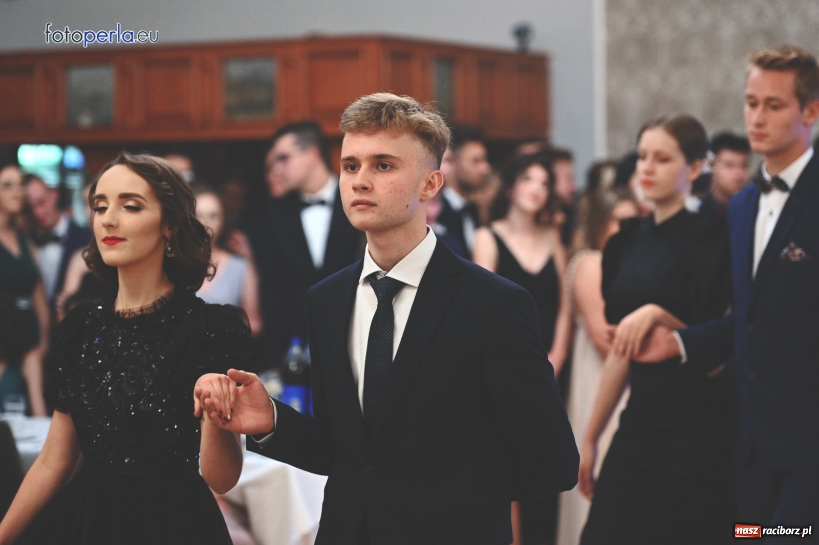 Zdjęcie w galerii na portalu naszraciborz.pl: Bale maturalne czas zacząć! I LO i Liceum Sztuk Plastycznych bawią się w Bieńkowicach wiadomości z regionu