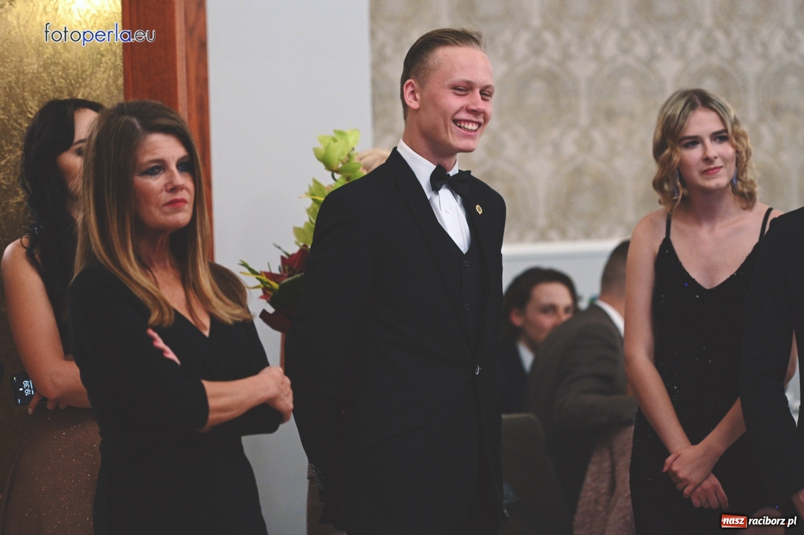 Zdjęcie w galerii na portalu naszraciborz.pl: Bale maturalne czas zacząć! I LO i Liceum Sztuk Plastycznych bawią się w Bieńkowicach wiadomości z regionu