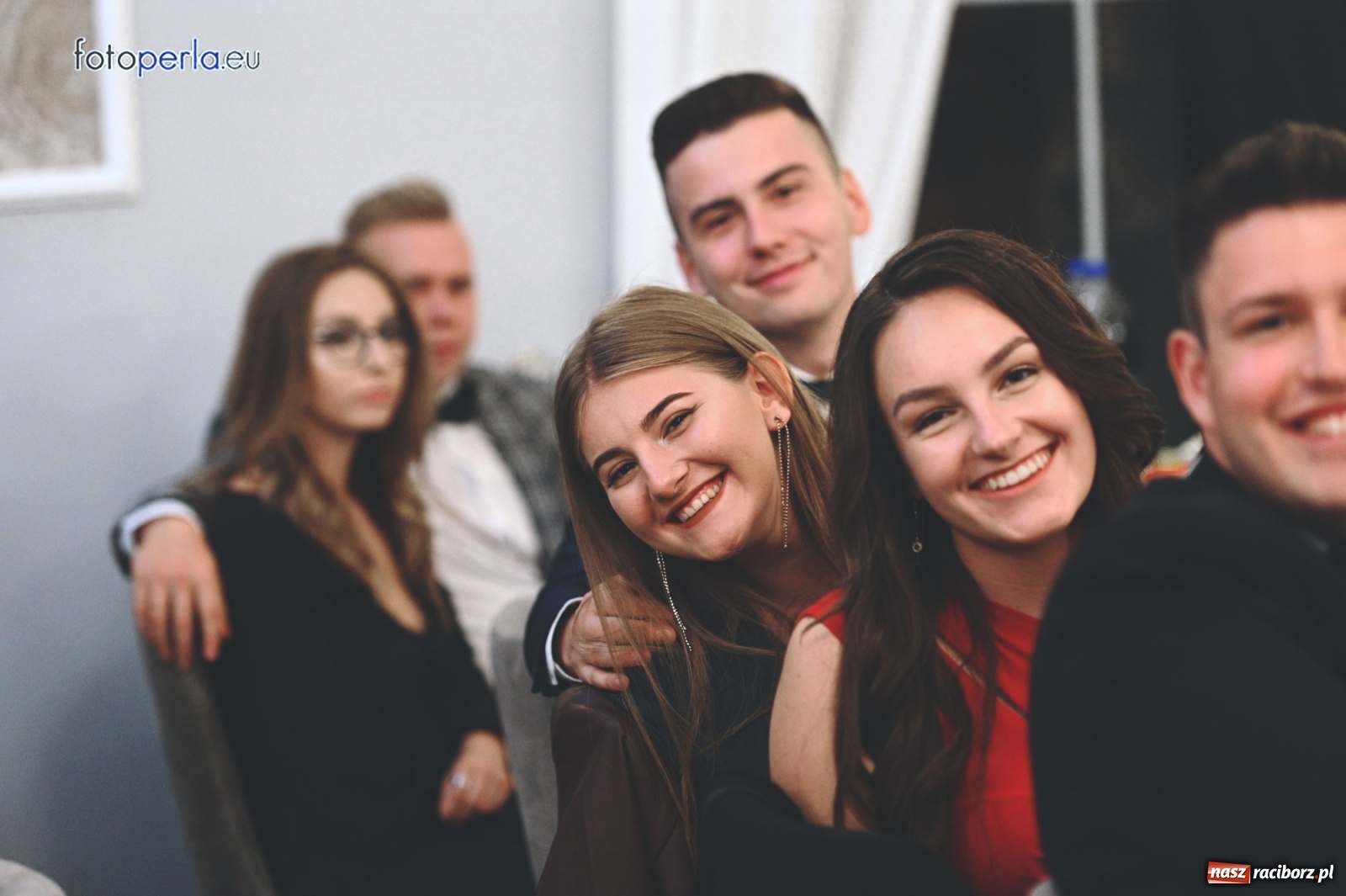 Zdjęcie w galerii na portalu naszraciborz.pl: Bale maturalne czas zacząć! I LO i Liceum Sztuk Plastycznych bawią się w Bieńkowicach wiadomości z regionu