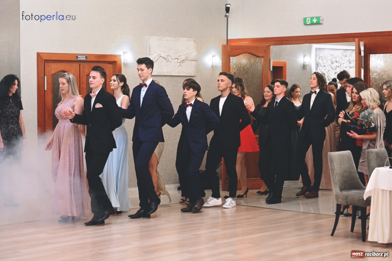 Zdjęcie w galerii na portalu naszraciborz.pl: Bale maturalne czas zacząć! I LO i Liceum Sztuk Plastycznych bawią się w Bieńkowicach wiadomości z regionu