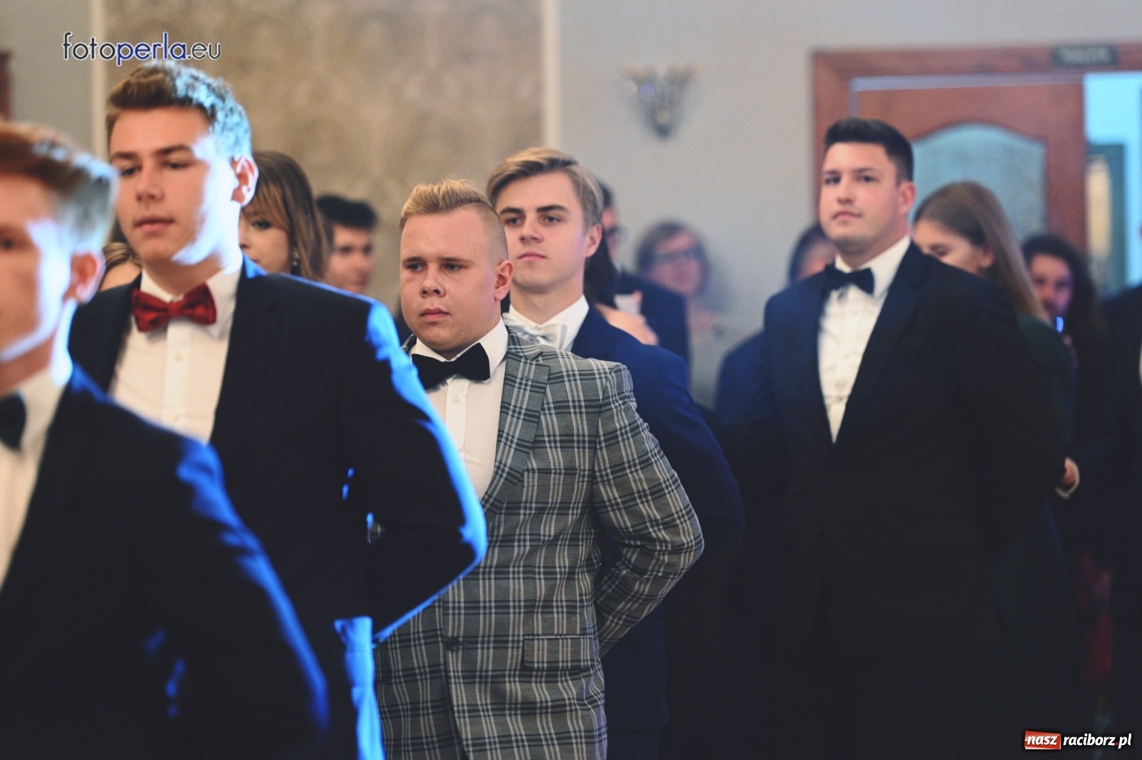 Zdjęcie w galerii na portalu naszraciborz.pl: Bale maturalne czas zacząć! I LO i Liceum Sztuk Plastycznych bawią się w Bieńkowicach wiadomości z regionu