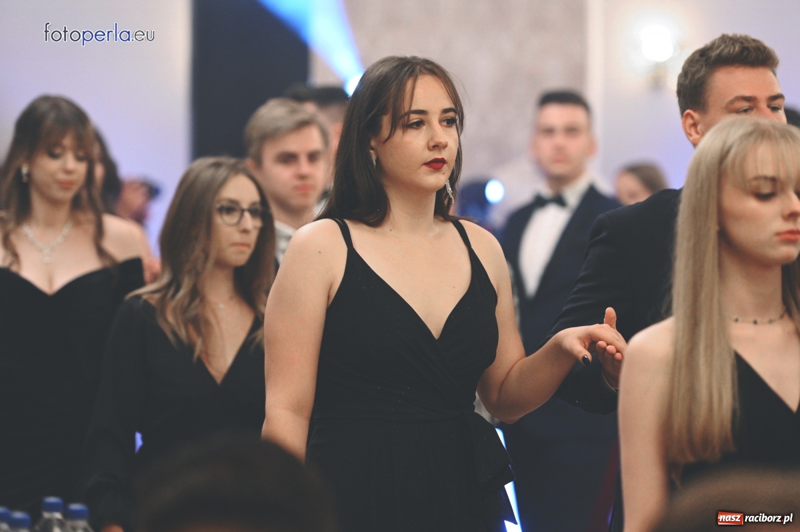 Zdjęcie w galerii na portalu naszraciborz.pl: Bale maturalne czas zacząć! I LO i Liceum Sztuk Plastycznych bawią się w Bieńkowicach wiadomości z regionu