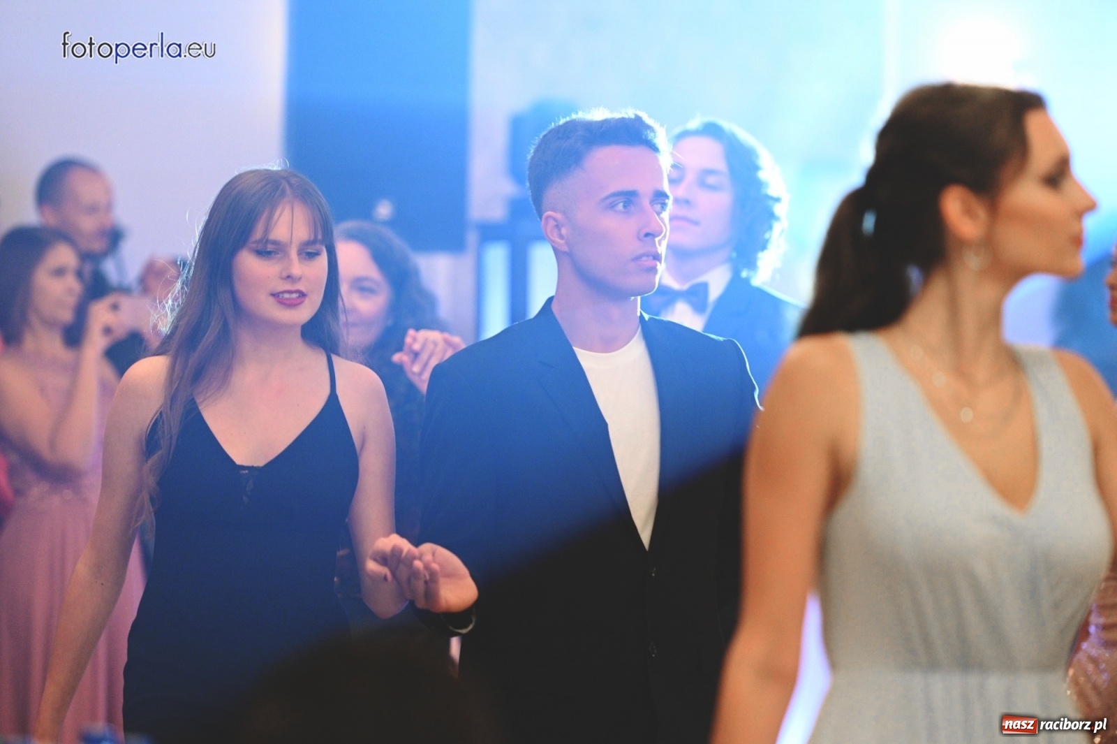 Zdjęcie w galerii na portalu naszraciborz.pl: Bale maturalne czas zacząć! I LO i Liceum Sztuk Plastycznych bawią się w Bieńkowicach wiadomości z regionu