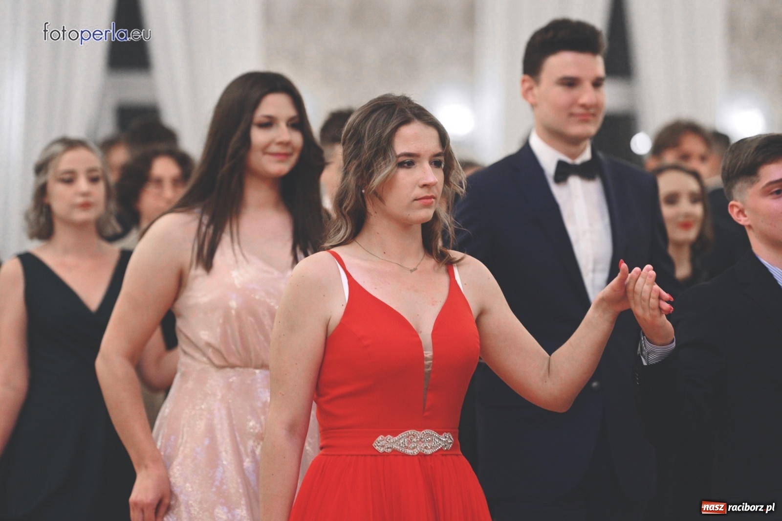 Zdjęcie w galerii na portalu naszraciborz.pl: Bale maturalne czas zacząć! I LO i Liceum Sztuk Plastycznych bawią się w Bieńkowicach wiadomości z regionu