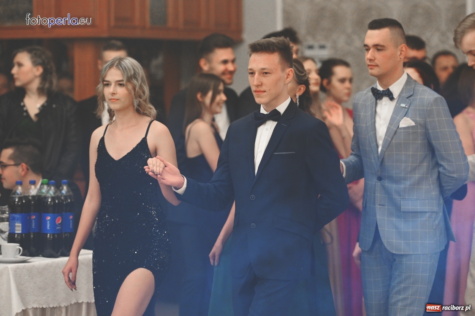 Zdjęcie w galerii na portalu naszraciborz.pl: Bale maturalne czas zacząć! I LO i Liceum Sztuk Plastycznych bawią się w Bieńkowicach wiadomości z regionu