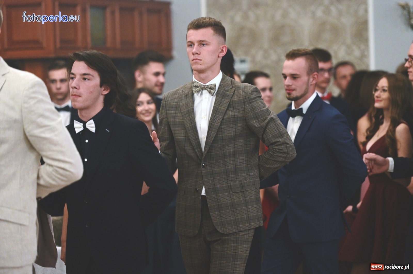 Zdjęcie w galerii na portalu naszraciborz.pl: Bale maturalne czas zacząć! I LO i Liceum Sztuk Plastycznych bawią się w Bieńkowicach wiadomości z regionu