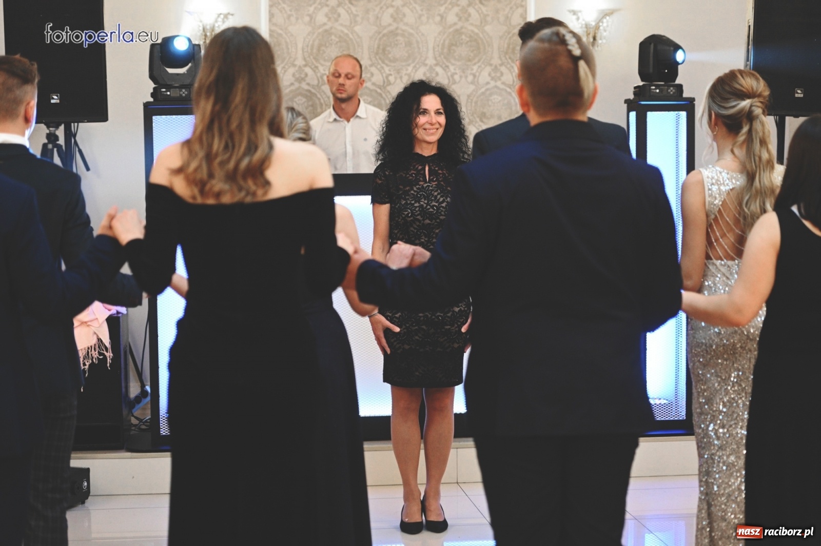 Zdjęcie w galerii na portalu naszraciborz.pl: Bale maturalne czas zacząć! I LO i Liceum Sztuk Plastycznych bawią się w Bieńkowicach wiadomości z regionu