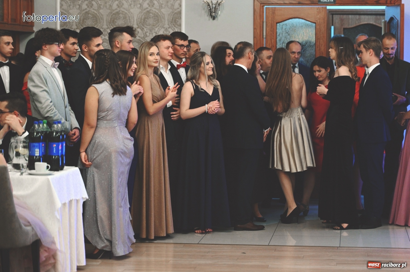 Zdjęcie w galerii na portalu naszraciborz.pl: Bale maturalne czas zacząć! I LO i Liceum Sztuk Plastycznych bawią się w Bieńkowicach wiadomości z regionu