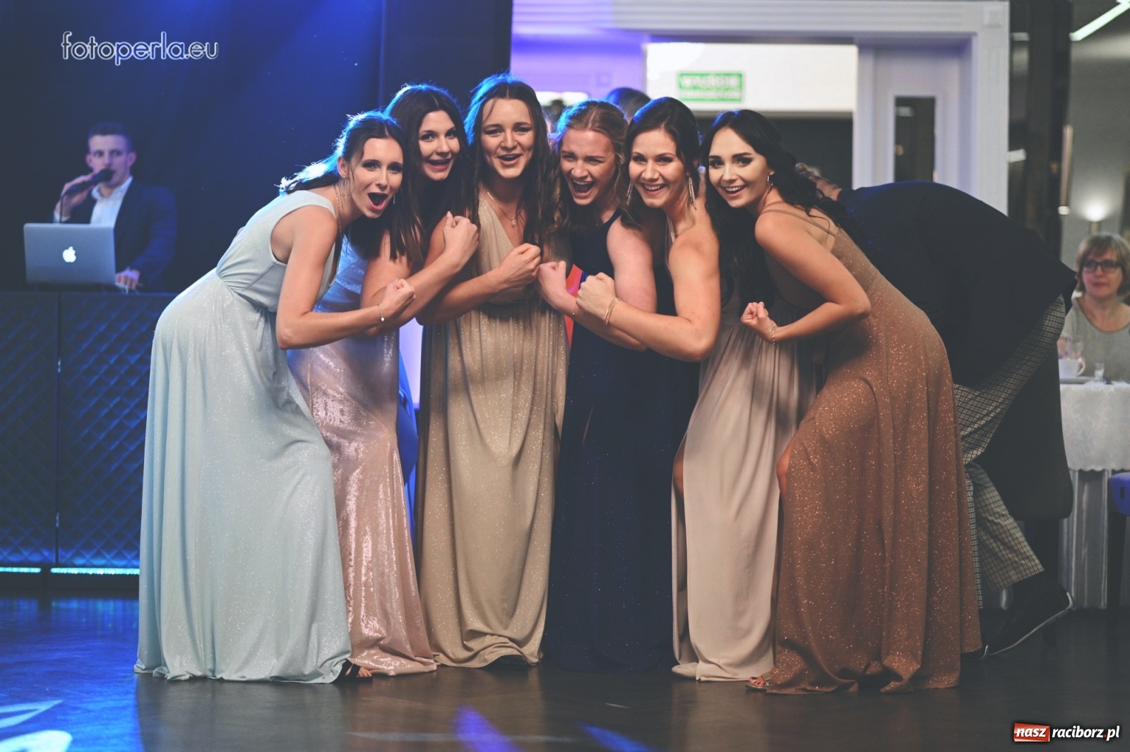 Zdjęcie w galerii na portalu naszraciborz.pl: Bale maturalne czas zacząć! I LO i Liceum Sztuk Plastycznych bawią się w Bieńkowicach wiadomości z regionu