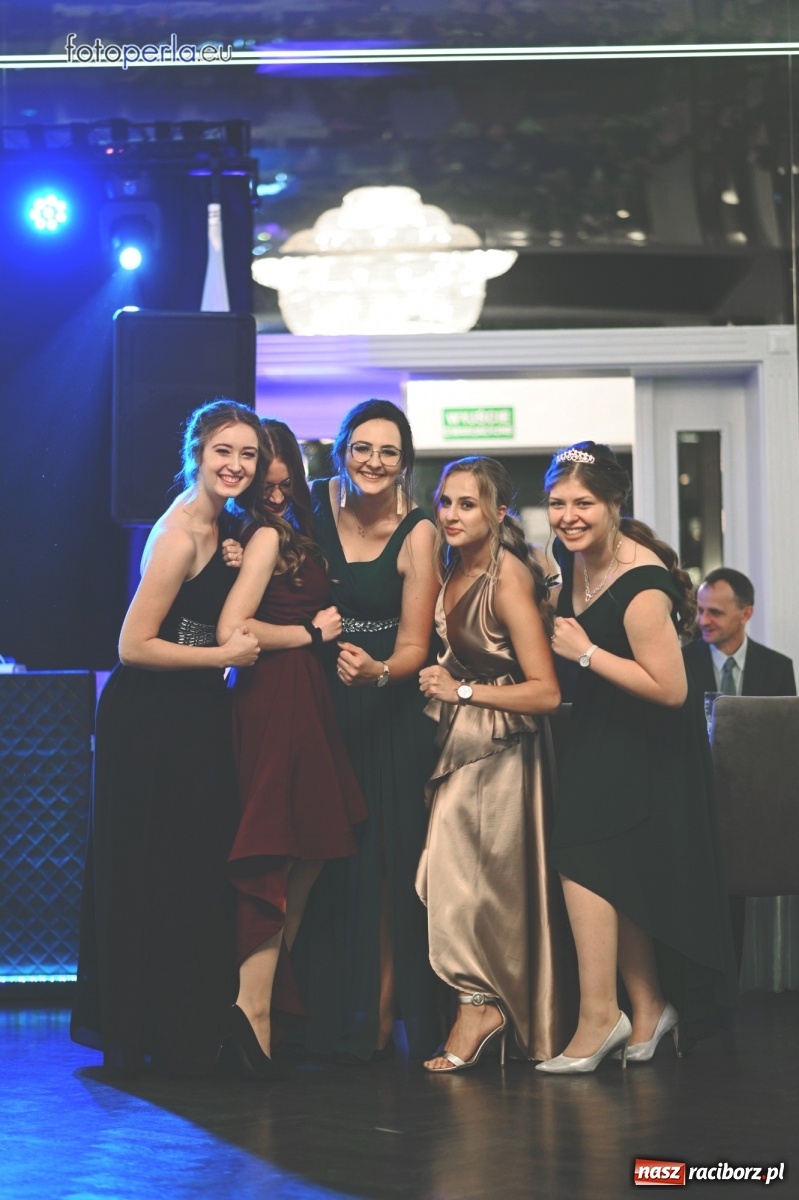 Zdjęcie w galerii na portalu naszraciborz.pl: Bale maturalne czas zacząć! I LO i Liceum Sztuk Plastycznych bawią się w Bieńkowicach wiadomości z regionu